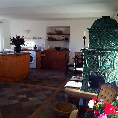 Cottage Am Waldrand Gelegen Feldkirchen In Kaernten Bagian luar foto