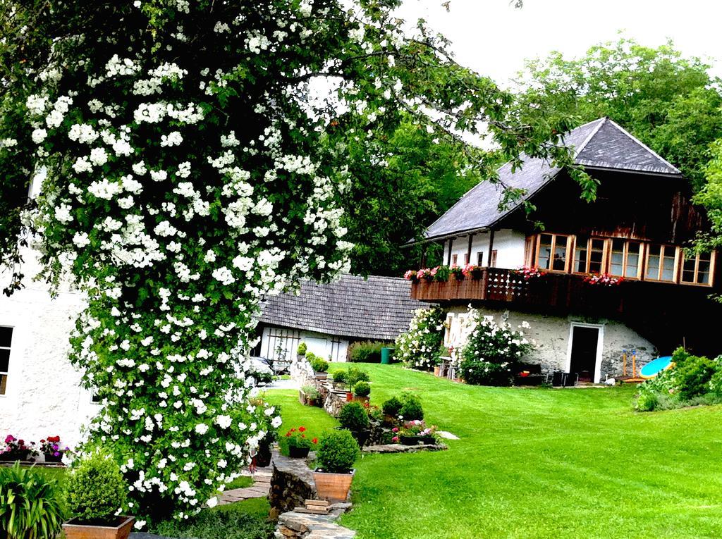 Cottage Am Waldrand Gelegen Feldkirchen In Kaernten Bagian luar foto